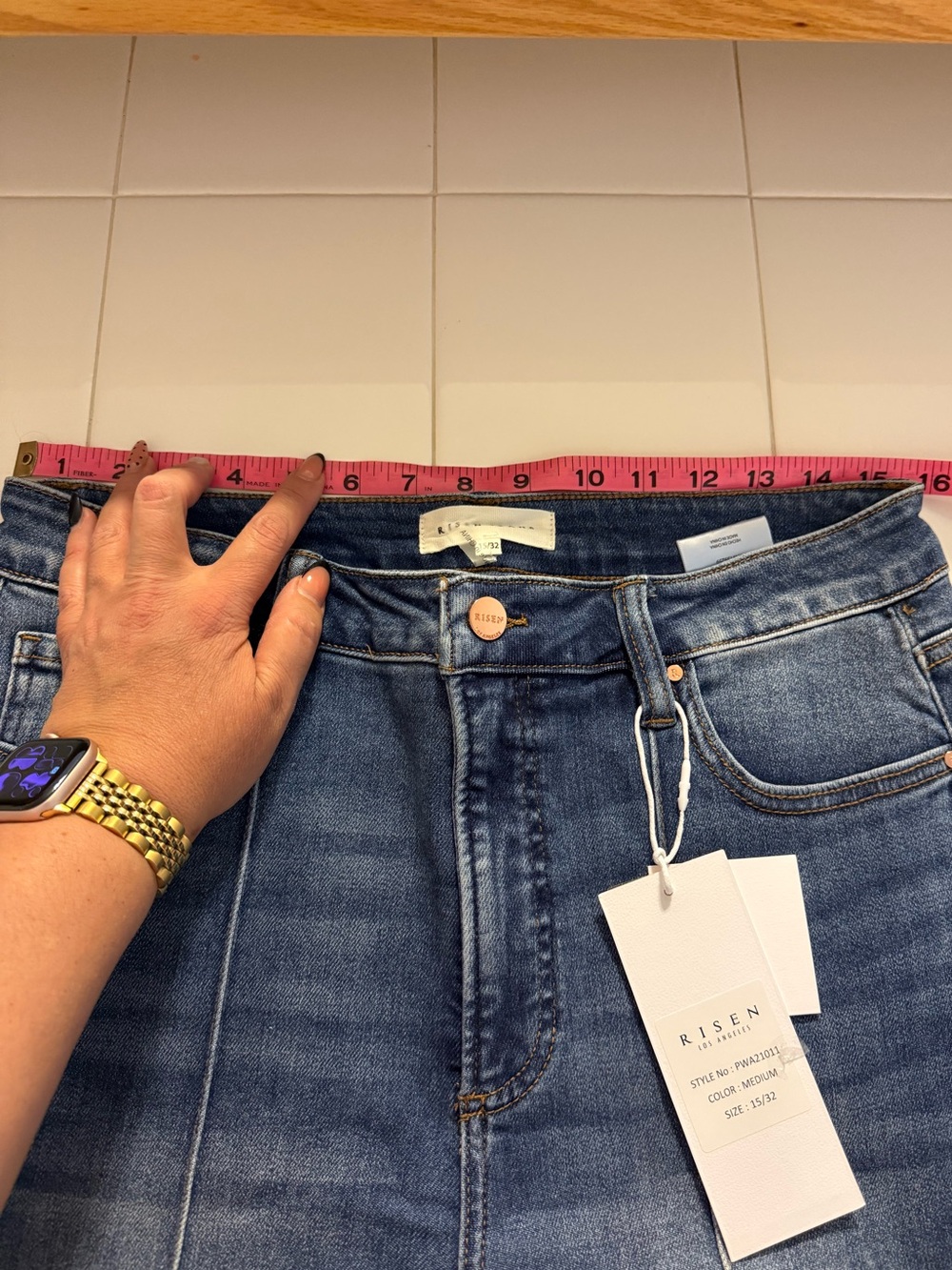High-Rise Wide-Leg Jeans in Faded Blue - Picture 4 of 9